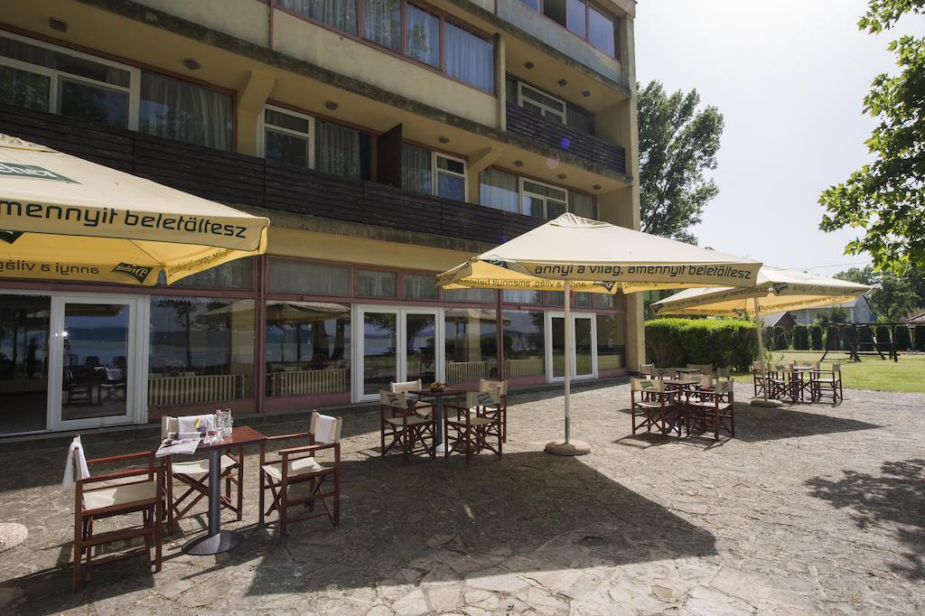 Familia Hotel Balatonboglar Luaran gambar