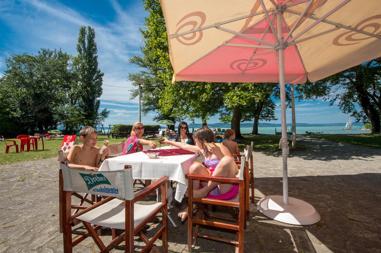 Familia Hotel Balatonboglar Luaran gambar